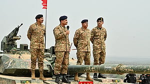 Pakistan strikes $4 billion deal to sell weapons to Libyan force, officials say