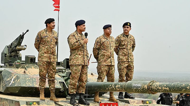 Pakistan strikes $4 billion deal to sell weapons to Libyan force, officials say