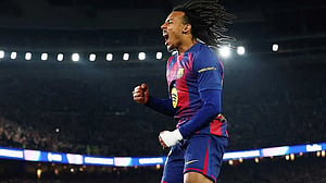 Kounde headers give Barcelona 2-1 win over Frankfurt
