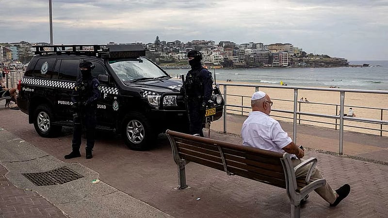 Christmas celebrations muted at Bondi as Australians grieve after deadly shooting