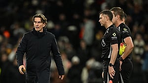 Frank defends Spurs’ Van de Ven over tackle on Isak