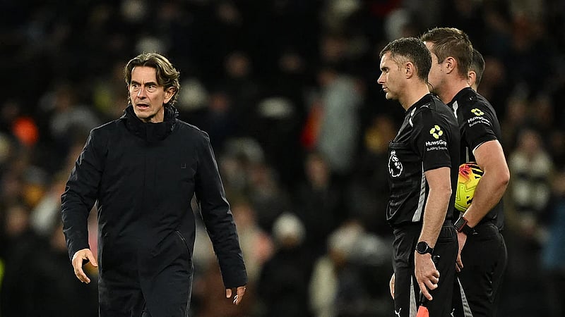 Frank defends Spurs’ Van de Ven over tackle on Isak