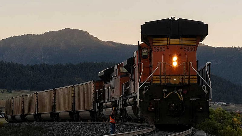 How the US freight rail industry got dirtier than coal power plants