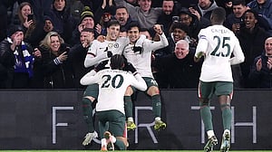 Chelsea edge past third-tier Cardiff to reach League Cup semi-finals