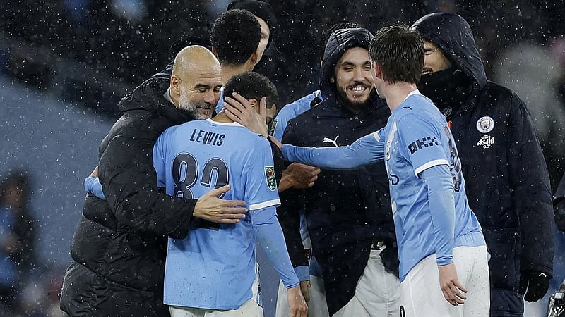 Man City look to extend winning streak against West Ham