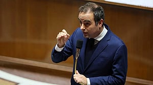 French PM races to pass stopgap budget law to avoid shutdown