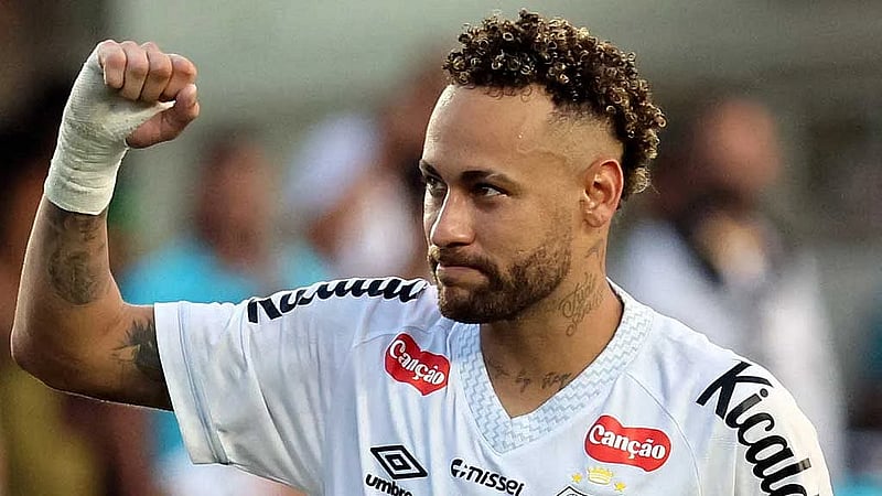 Neymar undergoes successful knee surgery