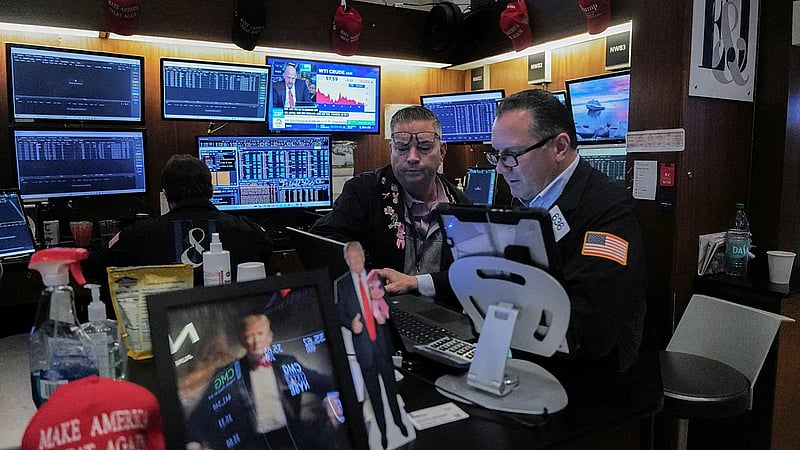 Wall Street ends lower; fears of AI bubble and inflation send investors away