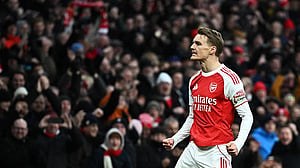 Odegaard back on target as Arsenal reclaim top spot