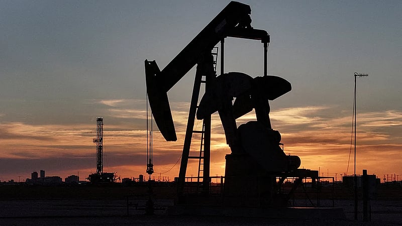 Oil rises over 1% as Trump's Venezuela blockade stokes uncertainty