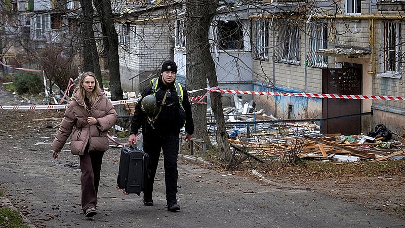 Ukrainian troops withdraw from eastern town of Siversk