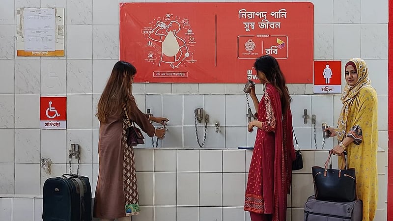 Robi expands safe drinking water facilities to 10 major railway stations