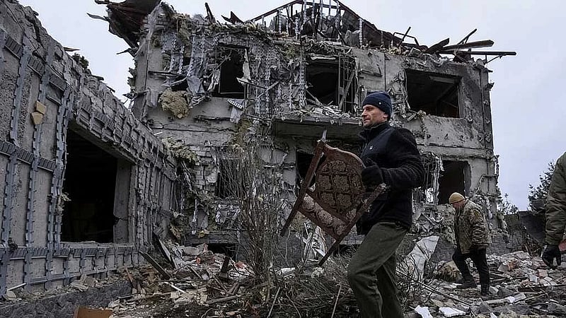Russian strike hits Ukrainian city of Kremenchuk, cutting utilities, mayor says
