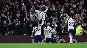 Simons gives Spurs home cheer as Frank says players finally on same page
