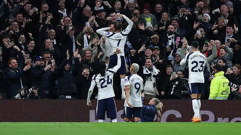 Simons gives Spurs home cheer as Frank says players finally on same page