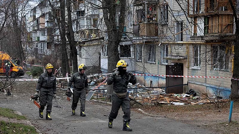 Ukrainian troops withdraw from eastern town of Siversk