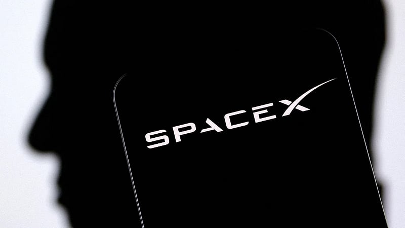 SpaceX insider share sale sets $800 billion valuation amid possible IPO, letter shows