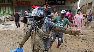 Indonesian military steps up relief efforts for flood-hit Sumatra; death toll above 860