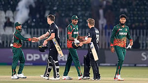 Ravindra, Bracewell star as New Zealand make Champions Trophy semis