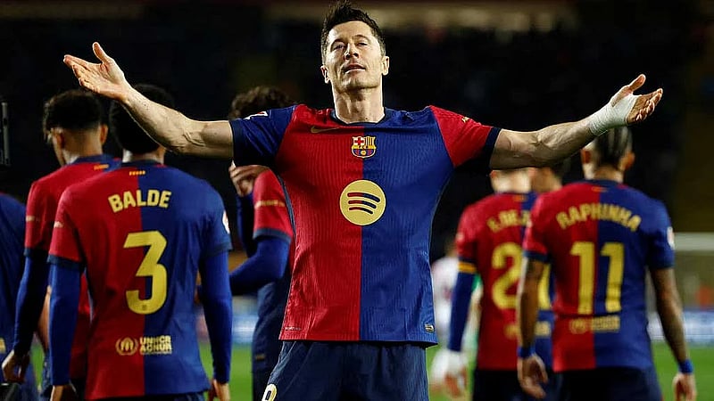 Barcelona edge Rayo to claim top spot with Lewandowski penalty