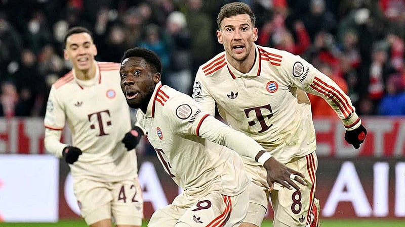Bayern's Davies nets late equaliser against Celtic to book last-16 spot