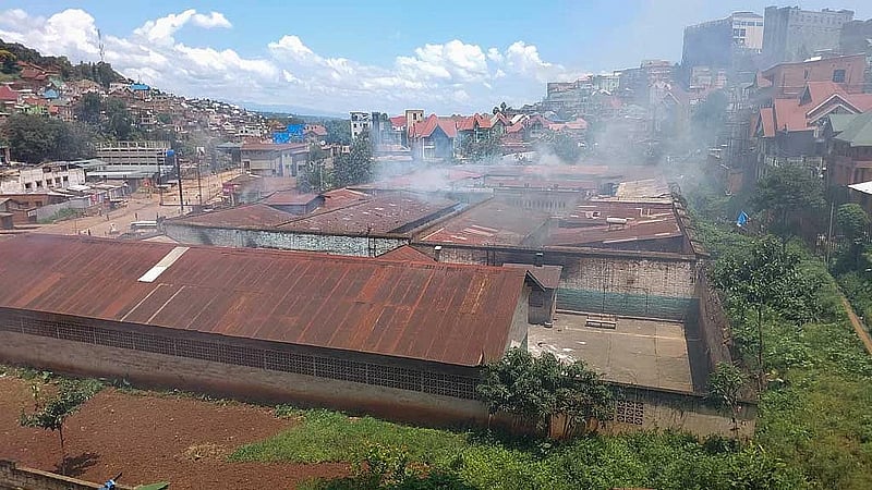 Congo rebels promise security in Bukavu after looting