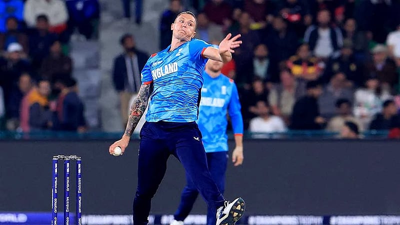 Ahmed named as Carse's replacement in England's Champions Trophy squad