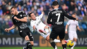 Title-chasing Napoli fall to shock 2-1 defeat at Como