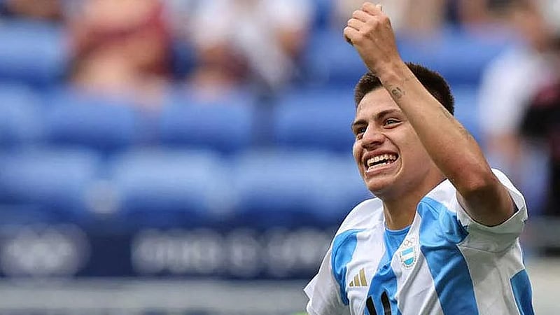 Argentine teen midfielder Echeverri arrives at Manchester City