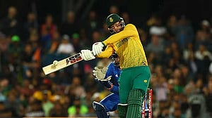 South Africa's Klaasen fit again after shaking off elbow issue