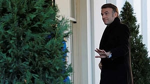 Macron arrives at White House for Ukraine talks with Trump