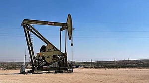 Oil falls, settles at 2-month low as US fuel inventories rise