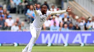 Broad, Hussain warn England against risking Archer at the Oval