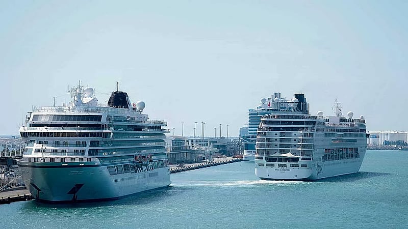 The mayor seeks a new cruise limit to reduce overcrowding at key cultural landmarks