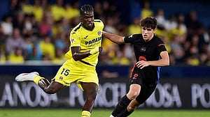 Everton sign French forward Barry from Villarreal