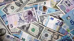 Euro dips, dollar gains after Trump threatens 30% tariffs on EU, Mexico