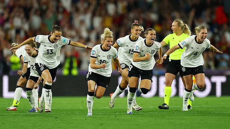 Germany through to Women's Euro semis after shootout win over France