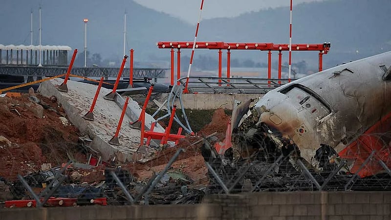 Jeju Air jet still had a working engine when it crashed, investigation update says