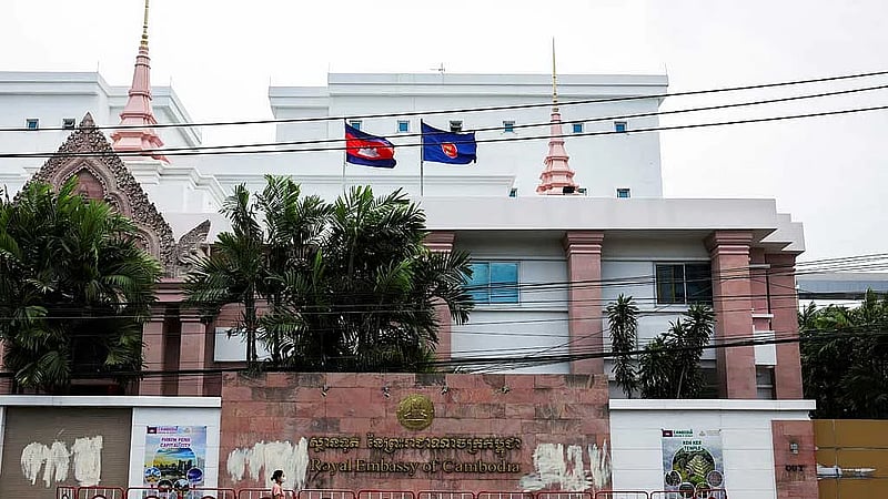 Thailand F-16 jet bombs Cambodian targets as border clash escalates