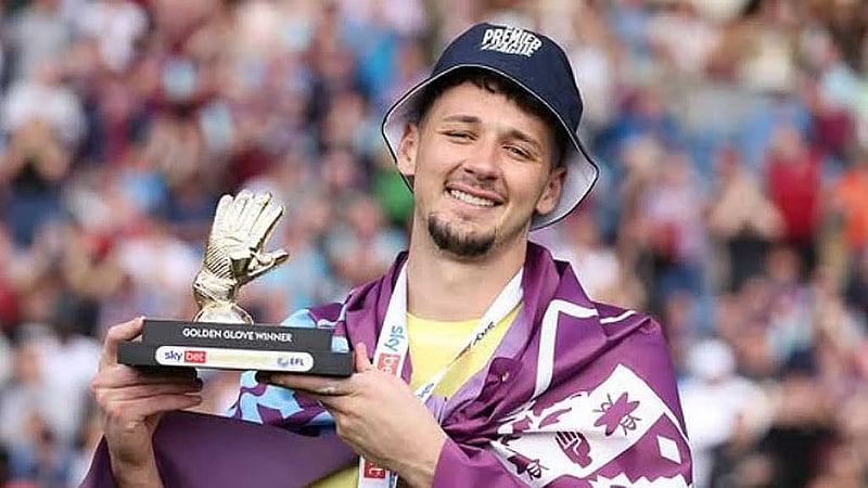 Manchester City to re-sign England U21 Trafford from Burnley