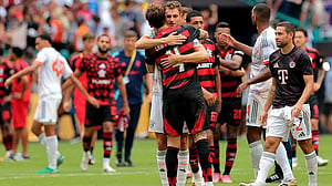 Kane bags double as Bayern tame Flamengo to set up PSG clash