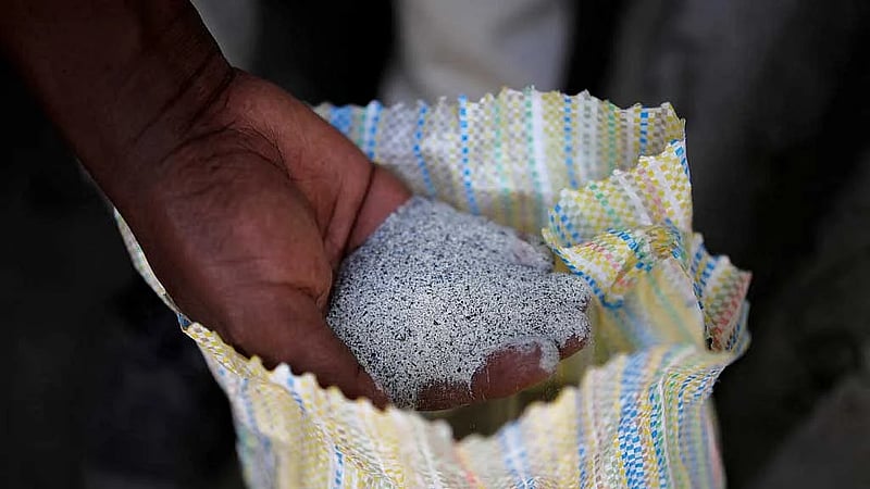 Collapse at coltan mine in eastern Congo kills 12, sources say