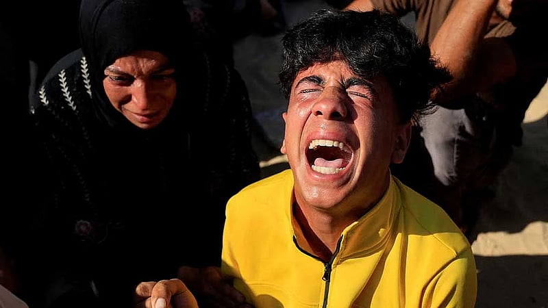 Israel steps up Gaza bombardment ahead of White House talks on ceasefire