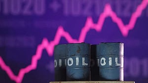 Oil falls nearly 6% as Iran's retaliation focuses on regional US military bases