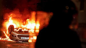 Northern Irish rioters attack police, torch houses for second night
