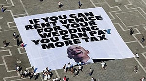 Greenpeace joins protests against gala Bezos wedding in Venice