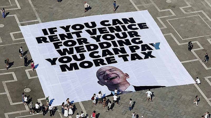 Greenpeace joins protests against gala Bezos wedding in Venice