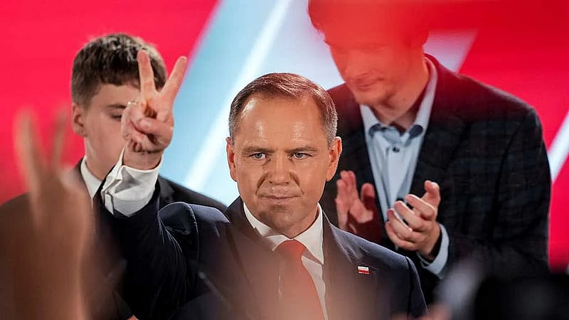Polish conservative Nawrocki leads presidential vote