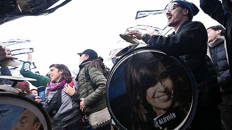 Thousands march in Buenos Aires as ex-president Kirchner starts house arrest