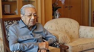 Mahathir Mohamad lauds Yunus, casts doubt on Bangladesh’s place in ASEAN
